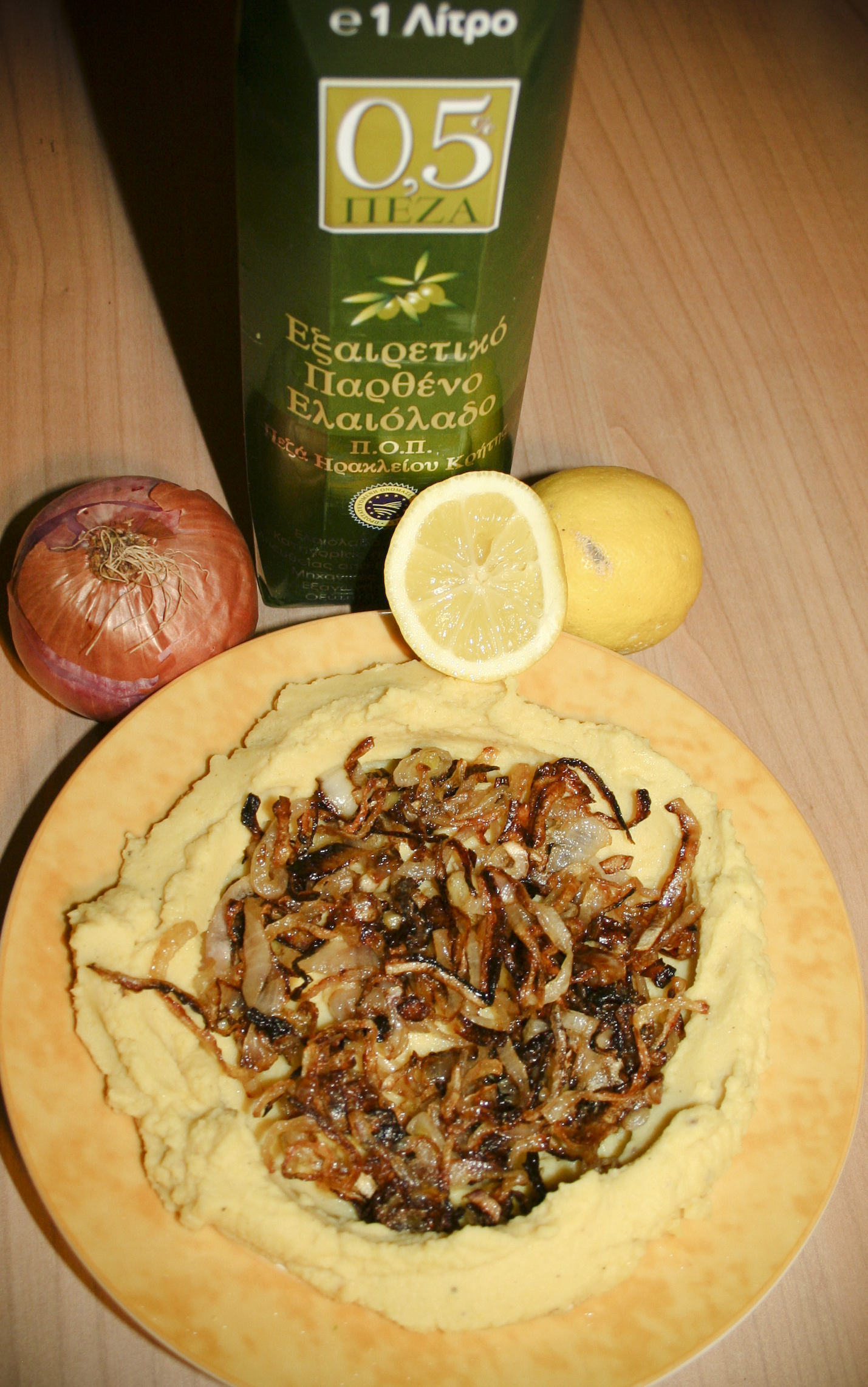 Fava Püree mit karamellisierten Zwiebeln