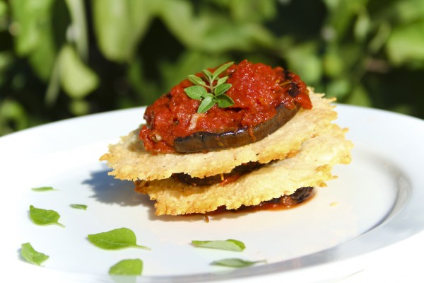 Auberginen Millefeuille Rezept – Elegant mit Parmesan Chips