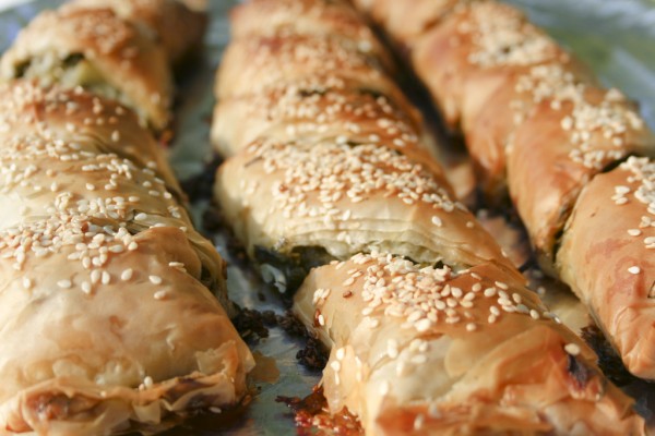 Griechische Bourekakia Rezept – Frühlingszwiebeln in Filo-Teig
