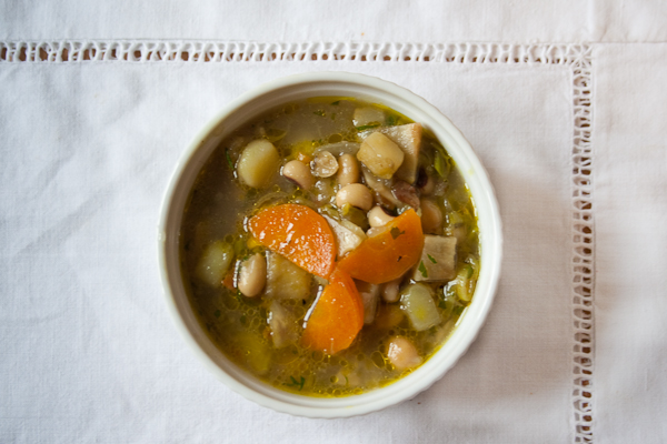 Gemüsesuppe mit Bohnen und Kichererbsen – Einfaches Rezept