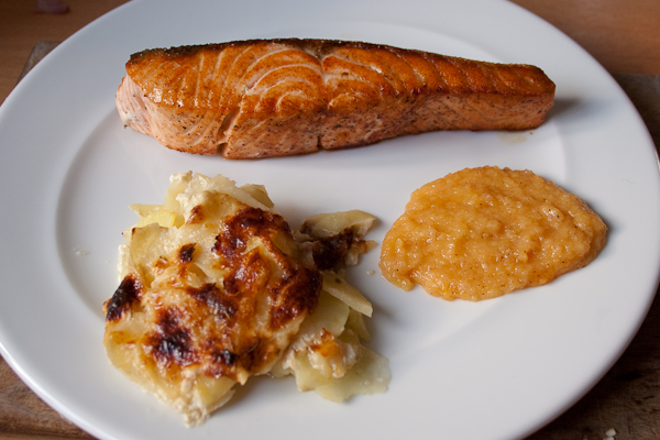 Lachs mit Zwiebel-Orangenpüree
