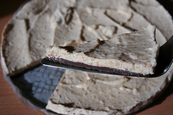 Weiße Schokoladenmousse Torte mit Oreo Boden