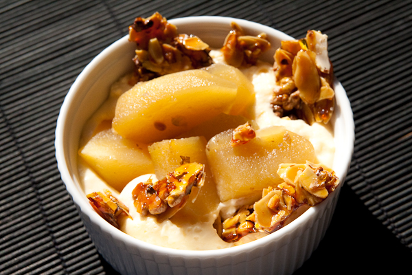 Mascarpone Mousse mit Apfelkompott und Mandelkrokant