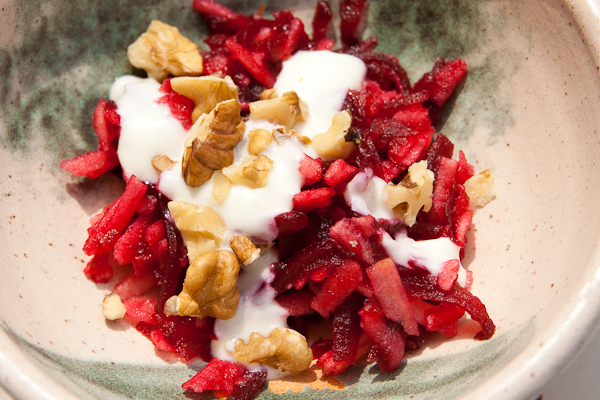 Rote Bete & Apfel Salat mit Joghurt Dressing