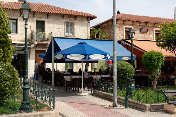 Die Platia in Kessariani – ein bisschen wie im Dorf