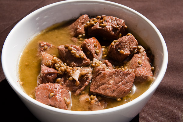 Schweinefleisch mit Koriandersamen – Afelia – Αφέλια