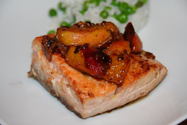 Lachs mit Pfirsich und Ingwer