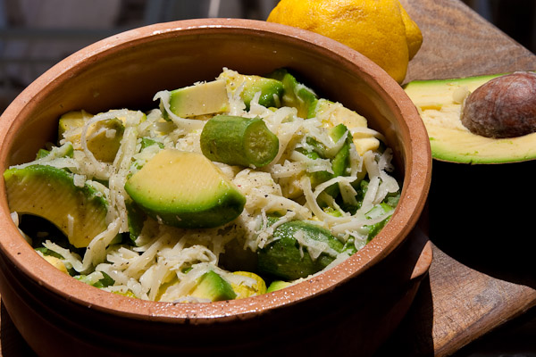 Zucchini – Avocado Salt mit Graviera