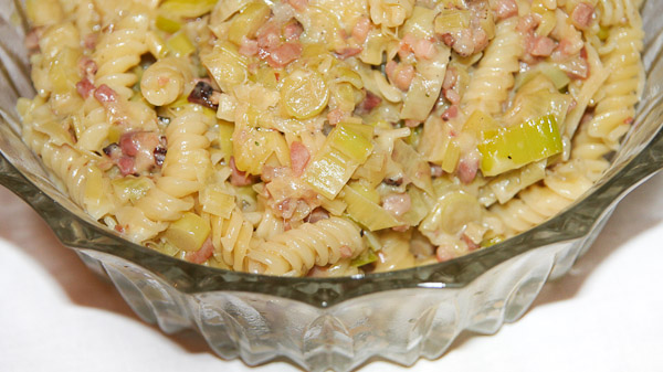 Fussili mit Lauch, Speck und Feta Sauce