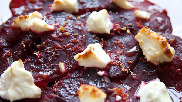 Rote Beete Auflauf mit Schafskäse und Sardellen