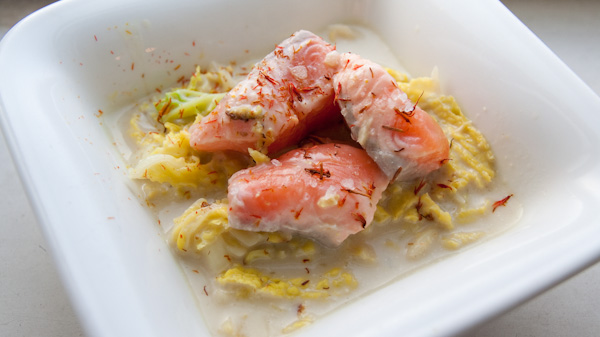Lachs in Kokosmilch poschiert