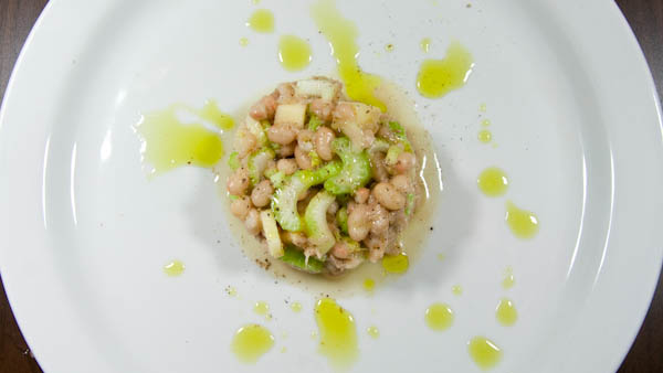 Bohnen Sellerie Apfel Salat mit Hanföl