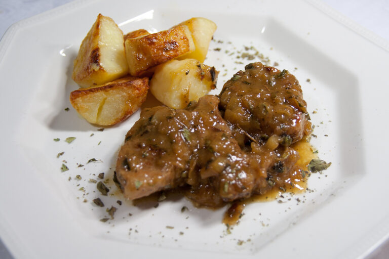 Schweinefleisch mit Oregano – Χοιρινό ριγανάτο