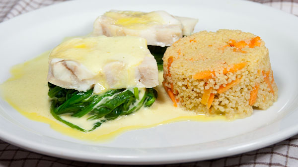 Dorsch auf Spinat mit Hollandaise-1