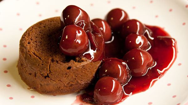 Fondant au Chocolat mit Sauerkirschen