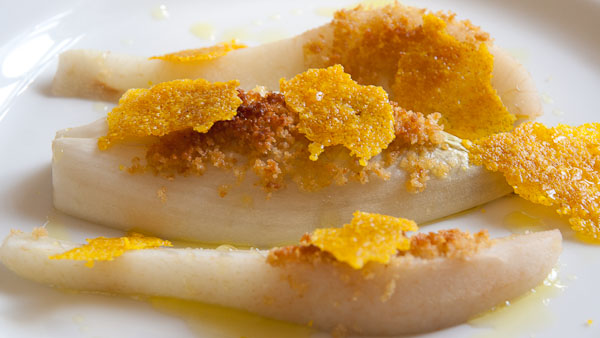 Warmer Chicorée Birnen Salat mit Parmesan Ras el Hanout Chips