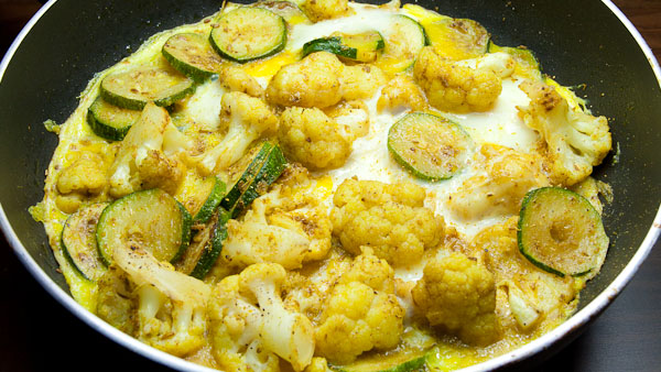 Blumenkohl & Zucchini Omlett mit Fenchelsamen und Cumin
