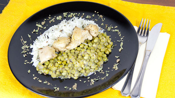 Hühnchen in Erbsen