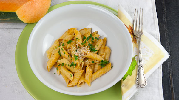 Penne mit Kürbis und Sesam