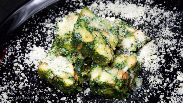 Gedämpfter Spinatknödel