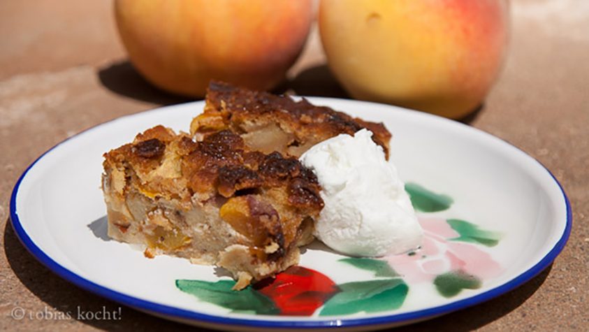 Brot Kuchen mit frischem Pfirsich