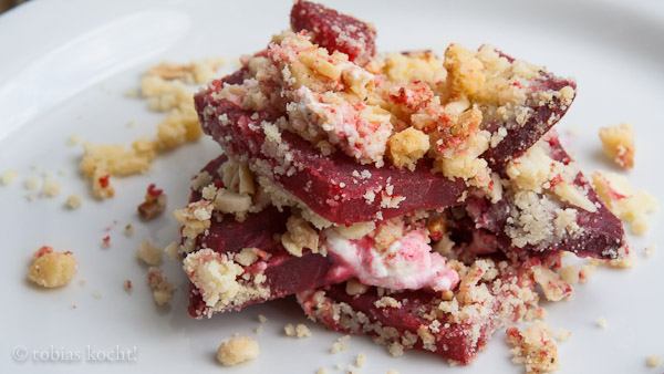 Rote Beete Crumble mit Oregano und Feta Käse