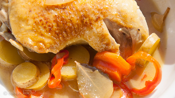Einfacher Hühnchentopf mit Weissweinsauce