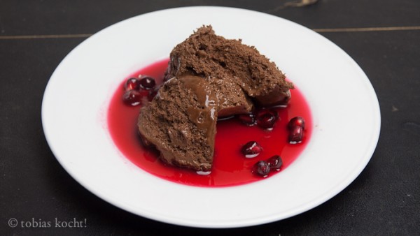 Mousse aux Chocolat mit Granatapfelsirup