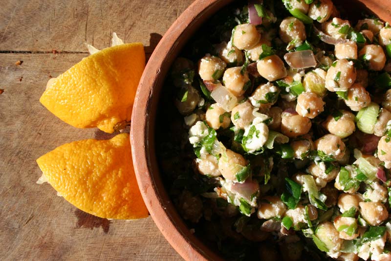 Kichererbsensalat Rezept – Einfach mit Feta und Petersilie